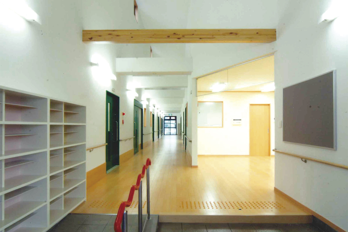 玄関ホール・廊下・事務室